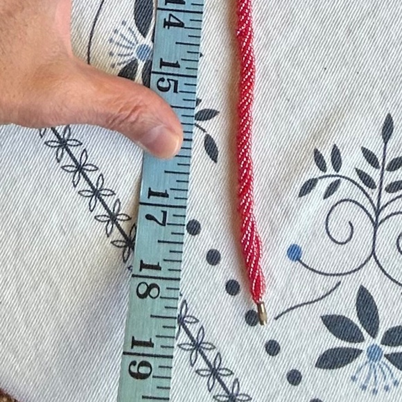 Twisted 6-strand raspberry beaded necklace - Picture 2 of 2